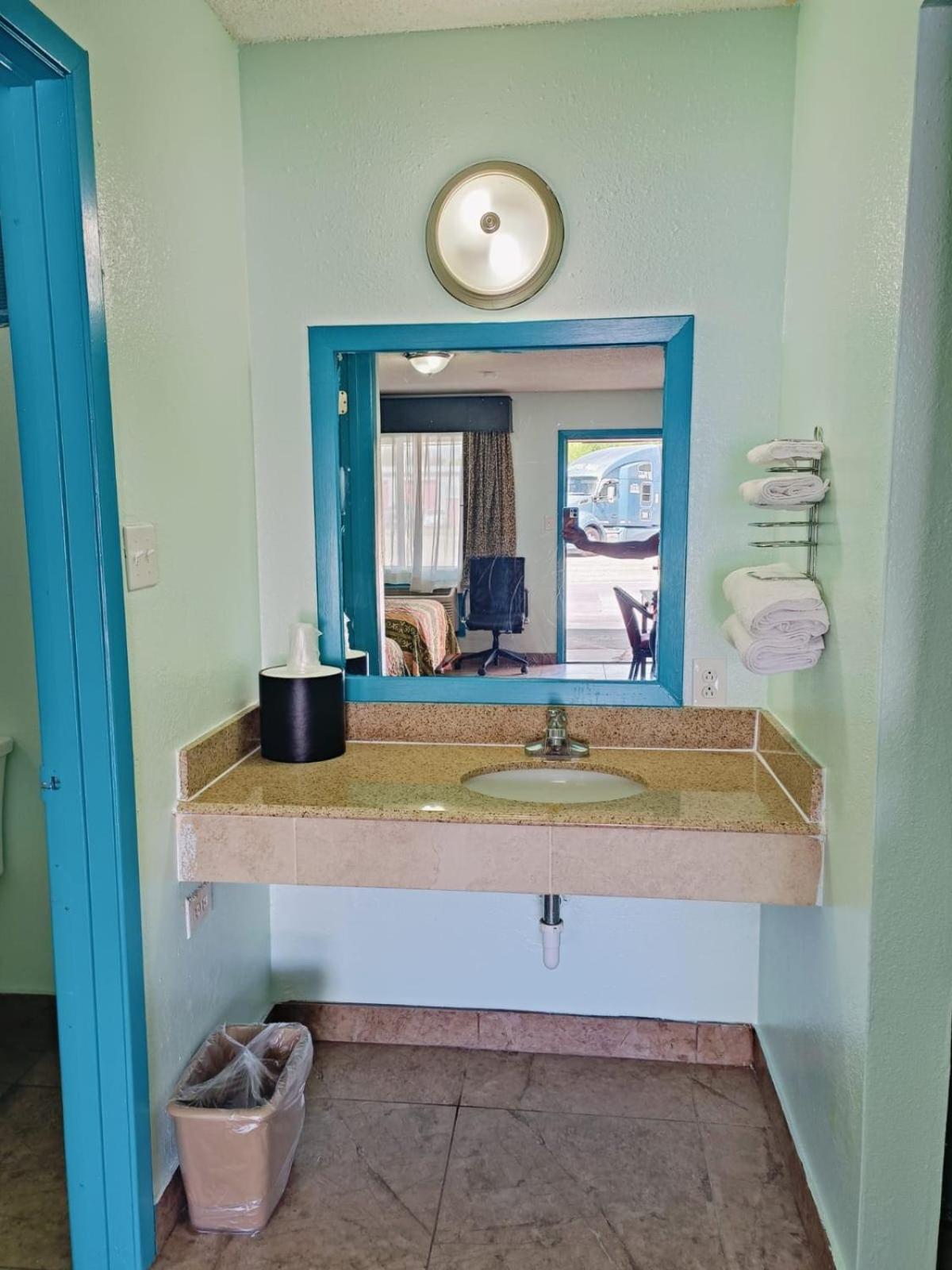Budget Inn By Oyo Edinburg Hwy 281 Buitenkant foto